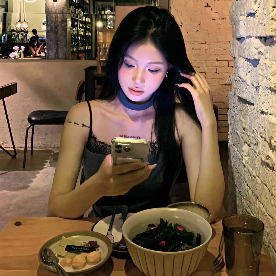 完蛋，我被她们包围了